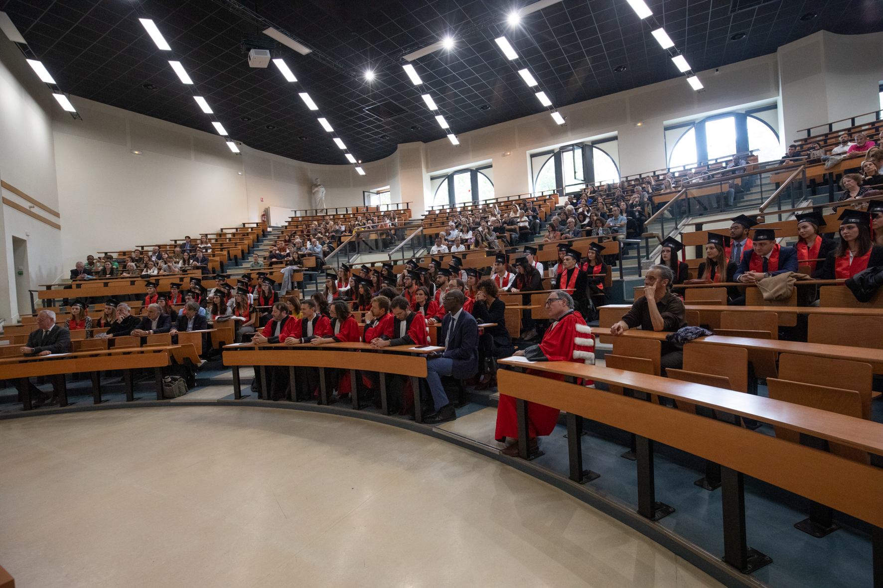 Lauréats, enseignants, et public de la Rentrée Solennelle